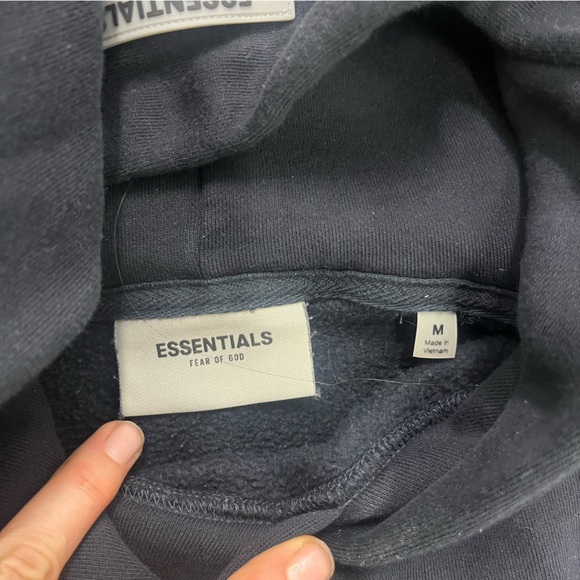 Essential sweatshirt and hoodie - Picture 6 of 7